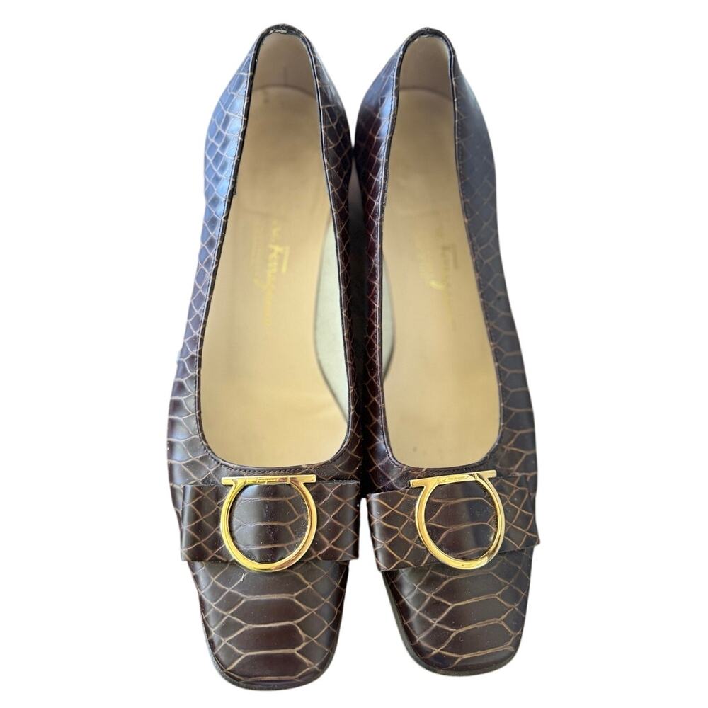 Ferragamo Python Embossed Brown Leather Gold Gancini Logo Low Heel Pumps - Picture 2 of 8